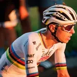 Pogačar z mojstrskim sprintom do zmage in prevzema vodstva na Dirki po Romandiji