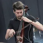 Na Tartinijevem trgu za dan državnosti nastopa svetovno znani violončelist