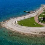 Zaradi E. coli v Izoli odsvetujejo kopanje: preverite, na katerih plažah