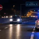 81-letnik pri Bertokih po avtocesti v napačno smer, iskali so ga tudi svojci