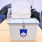 Slovenska Istra proti pogojevanju socialne pomoči z delom, Slovenija večinsko za - OBALAplus