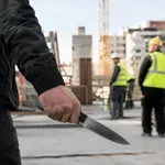 Zaradi hrupa z gradbišča v Kopru grozil delavcem z nožem - OBALAplus
