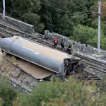 Pri Reki iztiril tovorni vlak, 11 vagonov zgrmelo v prepad - OBALAplus