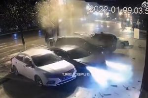 Najluđe “parkiranje” ikada! Da nije bilo nadzornih kamera ne biste poverovali (VIDEO)