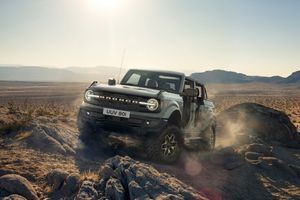 Ford Bronco stiže u Evropu, ali u ograničenom broju: Land Rover dobija ozbiljnog rivala (VIDEO)