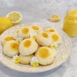 Limonini piškoti z limoninim nadevom