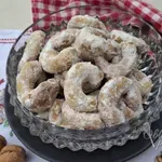 Krhki orehovi rogljički