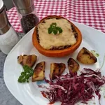 Bučka hokaido z jurčki in ajdovo kašo iz pečice