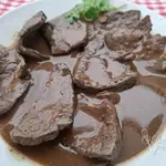 Telečja jetrca v vinski omaki