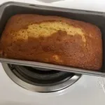 Preprost bananin kruh z orehi