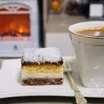 Sočne kokos kocke s čokoladnim prelivom