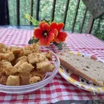 Pečene kruhove kocke, (angleško Croutons)