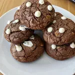 Čokoladni piškoti s koščki bele čokolade