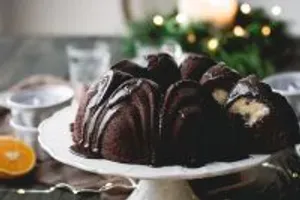 VIDEO: Zares dober čokoladni kolač s kremnim polnilom