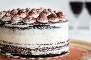VIDEO: Noro dobra in preprosta čokoladna torta s skrivno sestavino