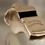 Pištaljka u vojnoj upotrebi: zaboravljena zvučna komanda kroz istoriju ratova