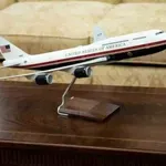 Kraj ere „bejbi plave“ boje: Američki predsednički avion Air Force One dobija Trampove crveno-zlatne boje