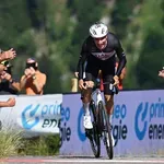 Joao Almeida z dominantno predstavo do etapne zmage in rumene majice