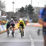 Bolj kot van der Poelovo slavje so konec tedna zaznamovale nenavadne taktične odločitve