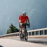 Mad Alps bo prvič zavrtel pedala: Tri države. Dve kolesi. En nor vikend