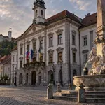 Tekma za Ljubljano: Rop zaostaja v anketi – glasni očitki o razprtijah, nerakritih financah in vprašanja o stanovanju v Umagu