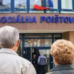 Seniori sa tešili na vyššie dôchodky, no musia si ešte počkať