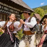 7 známych ľudových piesní v kvíze: Koľko textov doplníte správne?