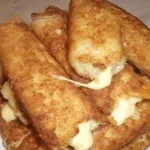 Úžasně chutná alternativa ke klasickým bramborákům: Raději je hned připravte z dvojité dávky, po této křupavé pochoutce se totiž jen zapráší!