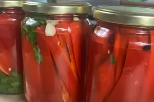 Babičky to dělají nejlépe: starodávný recept na konzervované papriky na zimu je brutálně DOBRÝ