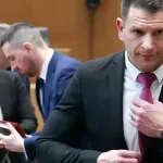 Epski spopadi: Golob se hvali, da ima tri Stevanovićeve poslance in enega Logarjevega. Janković za pomoč prosil Vučića