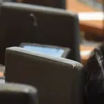 Podkupovanje poslancev Resnice: pojavljata se dve imeni, poslanka Janja Sluga in znova prvi mož Darsa Andrej Ribič