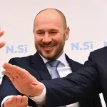 Da SLS ostaja brez ministra, je kriva Tina Bregant, ki so ji dnevi šteti. A brez panike, ona ne bo nova Ljudmila Novak