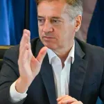 Pri Golobu na dveh ali sedmih straneh, zraven pa veliko denarja