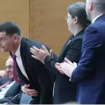 Dragi moji: je Golobov esemes napihovanje, defetizem ali napoved uporabe policije, Sove, pravosodja, vojske in Fursa?