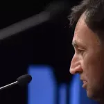 Povolilni Festival Svobode na Darsu: Ribič paranoično masakrira po Griču, celo znano strankarsko kolegico spravil v rešilca