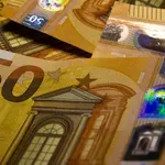 Πληρωμές από e-ΕΦΚΑ & ΔΥΠΑ: Ποιοι θα δουν χρήματα στους λογαριασμούς τους