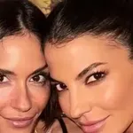 Κούστα - Καρβέλα: Με sexy μαύρα μπικίνι σε εξωτική παραλία στην Ισπανία