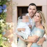 Σλούκας – Δαρσινού: Παραμυθένια βάπτιση για τον ενός έτους γιο τους