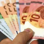 Επίδομα 1.000 ευρώ από τον ΟΠΕΚΑ - Ποιοι είναι οι δικαιούχοι