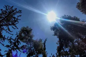 Αλαλούμ στον καιρό: Καταιγίδες ως την Πέμπτη, μετά ζέστη