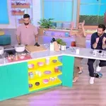 O Γιώργος Ρήγας έφτιαξε τον πιο νόστιμο μεζέ για το μεσημεριανό τραπέζι