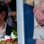 Συγκινημένος ο Τσίπρας στην κηδεία του Φλαμπουράρη