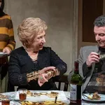 «Mέρες ολόκληρες στα δένδρα» στο θέατρο ΕΚΣΤΑΝ