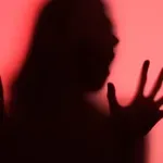 Ξυλοκόπησε άγρια τη σύζυγό του μέσα στο φέρι μποτ Σαλαμίνα - Πέραμα