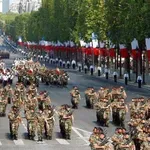 Η Γαλλία επαναφέρει την εθελοντική στρατιωτική θητεία