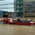 «Mια φορά στα 300 χρόνια»: Πλημμύρες δίχως προηγούμενο στην Ταϊλάνδη