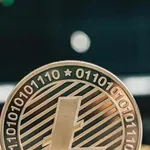 Χρυσή Λίρα: 5 δισ. ευρώ στα χέρια των Ελλήνων - Η επετειακή έκδοση «ΕΛ»