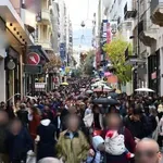 Εορταστικό ωράριο: Ποιες Κυριακές είναι ανοιχτά τα μαγαζιά