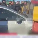 Ένταση στο αγροτικό μπλόκο στα Μάλγαρα: Οδηγός ΙΧ έπεσε σε τρακτέρ