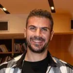 Άκης Πετρετζίκης: Το ανατρεπτικό look που «αναστάτωσε» τα social media